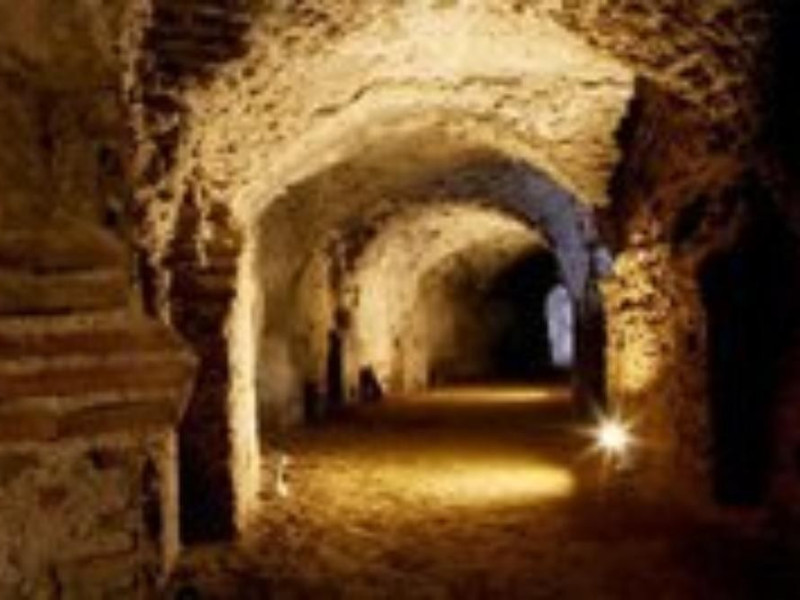 Teatro romano di Miseno, veduta degli ambulac