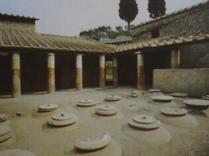 Villa Regina, particolare del portico con dol Villa Regina, particolare del portico con dol