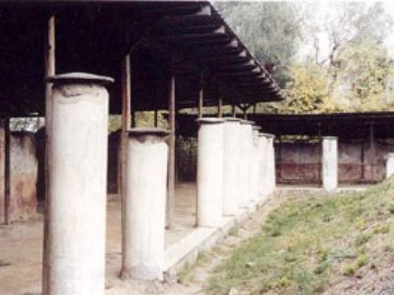 "Secondo Complesso", area porticata