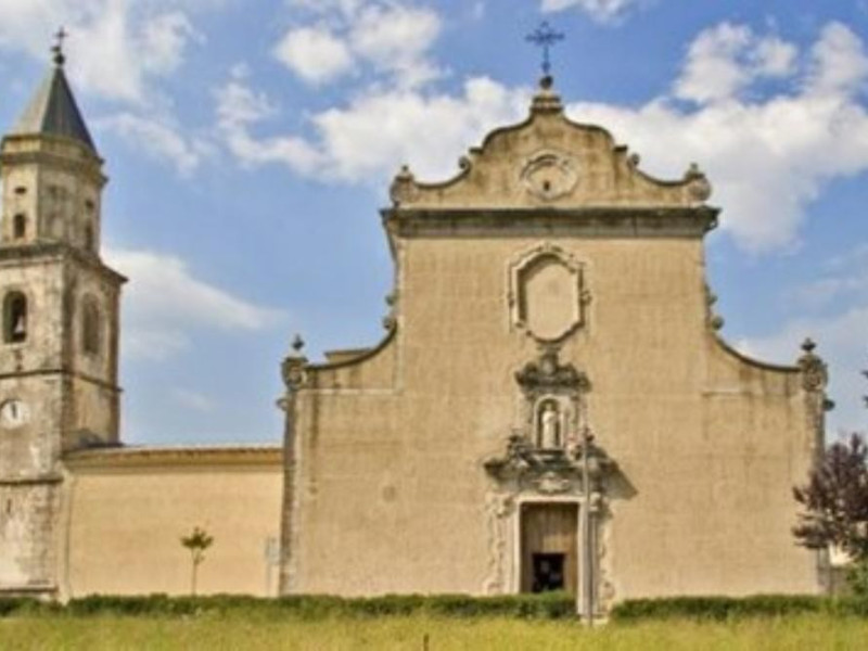 Chiesa con campanile Chiesa con campanile