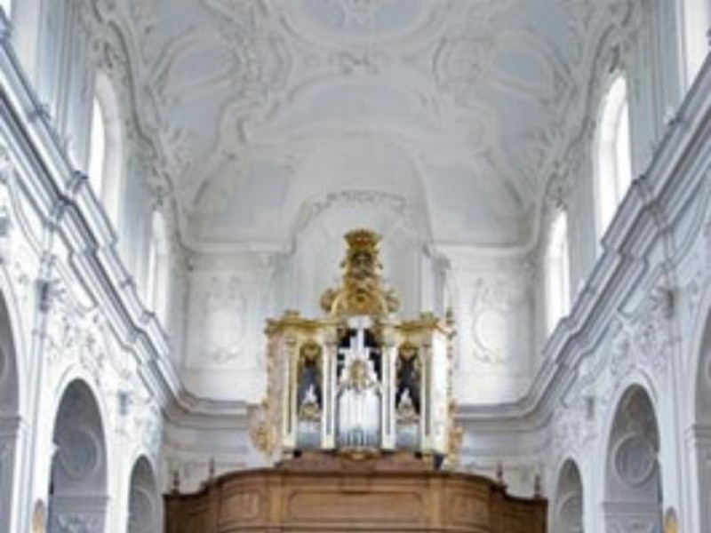 Interno chiesa Interno chiesa