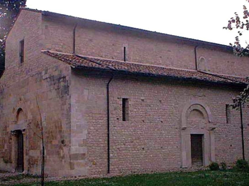 Capestrano, L'Aquila. Chiesa di San Pietro ad Capestrano, L'Aquila. Chiesa di San Pietro ad