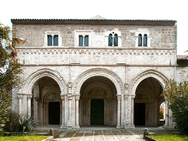 Abbazia di San Clemente a Casauria, facciata Abbazia di San Clemente a Casauria, facciata