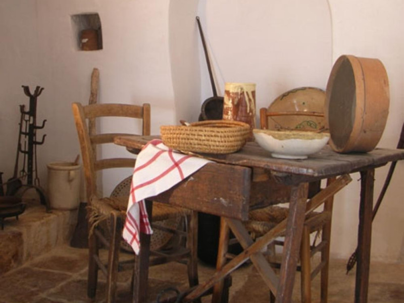 Alberobello, Museo del territorio ''Casa Pezzolla'' (o Museo della civiltà contadina di Alberobello).  Alberobello, Museo del territorio ''Casa Pezzolla'' (o Museo della civiltà contadina di Alberobello).