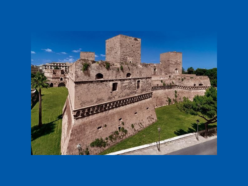 Immagine descrittiva - http://www.ristorantealparadise.it/wp-content/uploads/2015/10/castello-svevo.jpg Immagine descrittiva - http://www.ristorantealparadise.it/wp-content/uploads/2015/10/castello-svevo.jpg