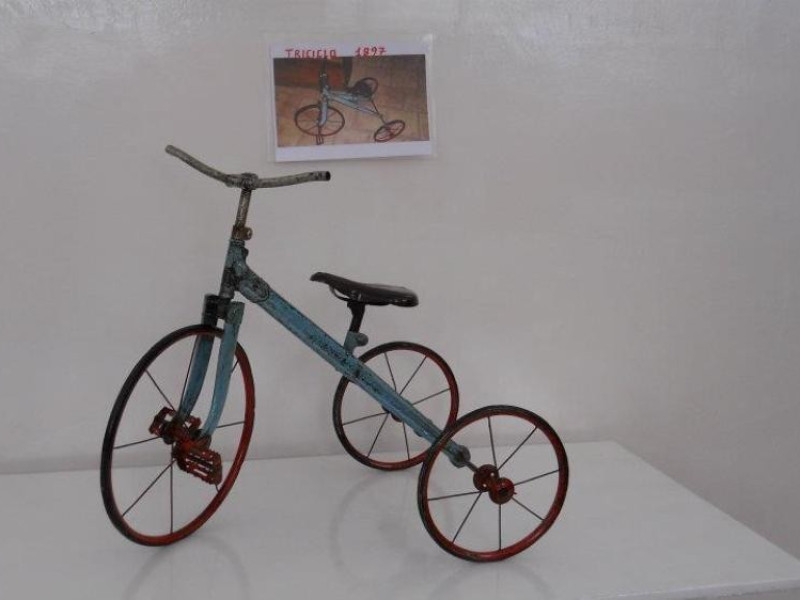triciclo depoca 1897 in ferro battuto triciclo depoca 1897 in ferro battuto