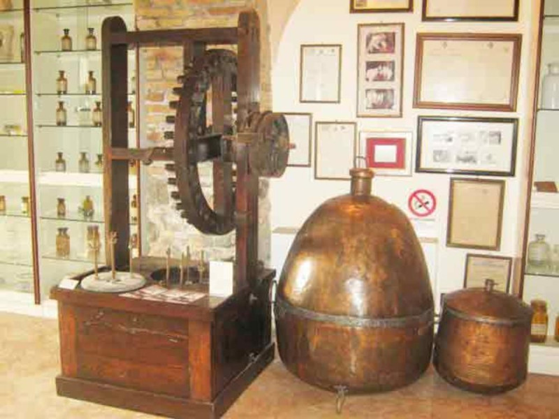 Museo di Storia della Farmacia e Biblioteca Rabainisia Museo di Storia della Farmacia e Biblioteca Rabainisia