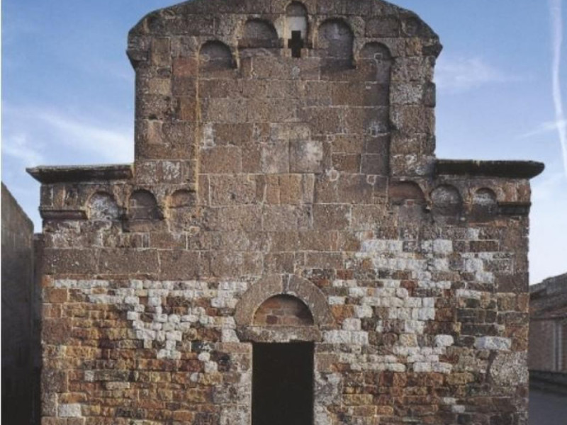 Facciata Chiesa romanica nostra Signora di It Facciata Chiesa romanica nostra Signora di It