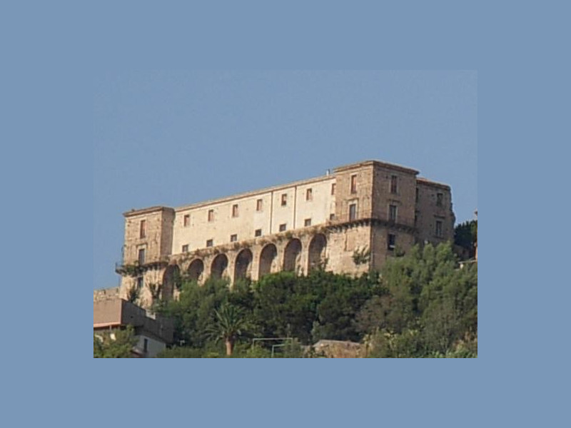 Immagine descrittiva - https://commons.wikimedia.org/wiki/Category:Nicotera?uselang=it#/media/File:Castello_di_Nicotera_(VV).jpg Immagine descrittiva - https://commons.wikimedia.org/wiki/Category:Nicotera?uselang=it#/media/File:Castello_di_Nicotera_(VV).jpg