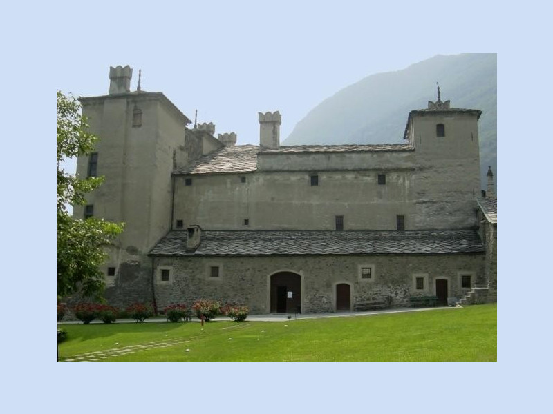 Immagine descrittiva - https://it.wikipedia.org/wiki/Castello_di_Issogne#/media/File:Castelloissogne.jpg Immagine descrittiva - https://it.wikipedia.org/wiki/Castello_di_Issogne#/media/File:Castelloissogne.jpg