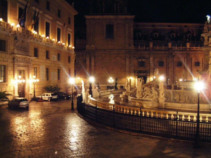 Piazza e Fontana Pretoria Piazza e Fontana Pretoria