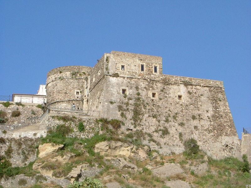 Immagine descrittiva - CC BY-SA Di Belsito - foto da me scattata, CC BY-SA 3.0, https://commons.wikimedia.org/w/index.php?curid=792230 Immagine descrittiva - CC BY-SA Di Belsito - foto da me scattata, CC BY-SA 3.0, https://commons.wikimedia.org/w/index.php?curid=792230
