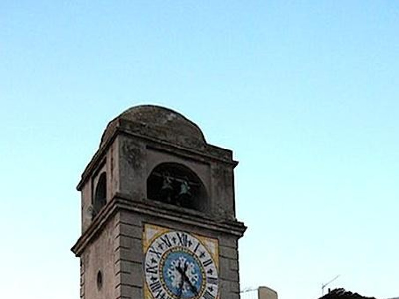 Piazzetta di Capri: campanile prima del restauro Piazzetta di Capri: campanile prima del restauro