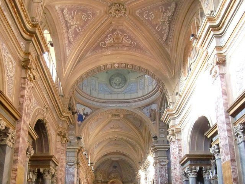 Duomo di Santa Maria Assunta: navata centrale Duomo di Santa Maria Assunta: navata centrale