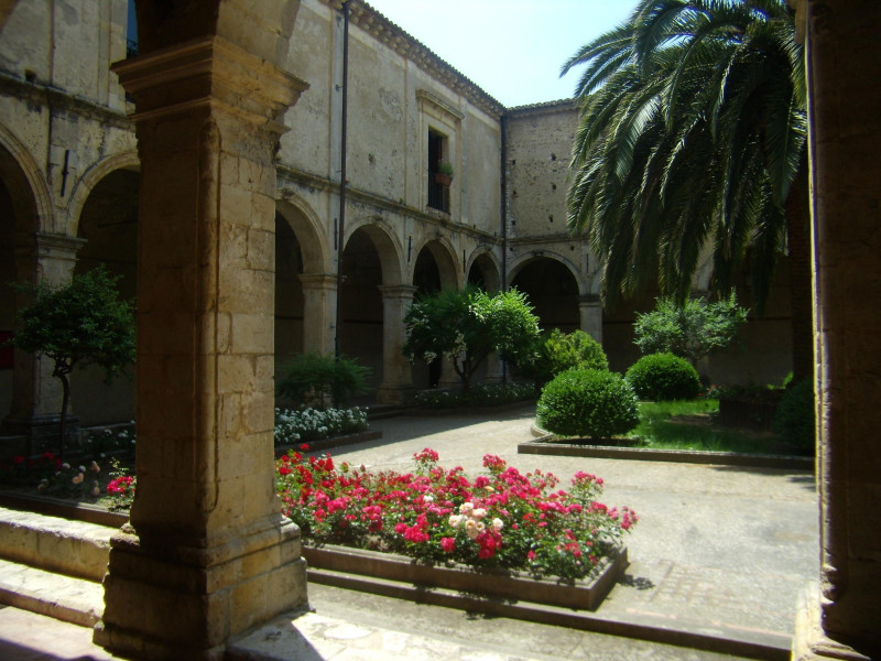 Convento dei Frati Minimi: chiostro Convento dei Frati Minimi: chiostro