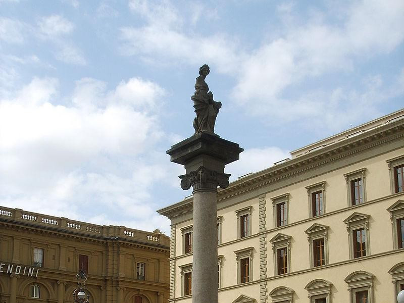 Piazza della Repubblica: Colonna dell'Abbondanza Piazza della Repubblica: Colonna dell'Abbondanza