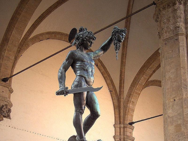 Loggia dei Lanzi: Perseo (Benvenuto cellini) Loggia dei Lanzi: Perseo (Benvenuto cellini)