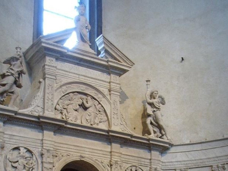 Basilica di Santo Spirito: altare del sacramento (Sansovino) Basilica di Santo Spirito: altare del sacramento (Sansovino)