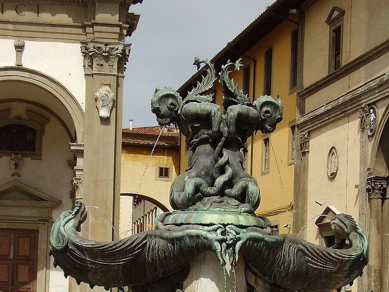 Piazza Santissima Annunziata: fontane dei mostri marini Piazza Santissima Annunziata: fontane dei mostri marini