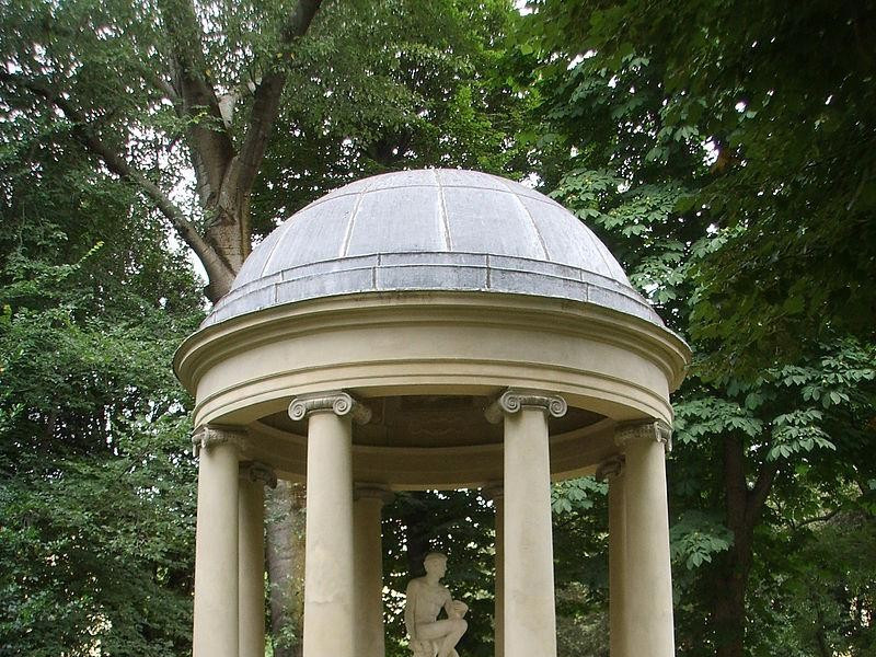Giardino della Gherardesca: tempietto neoclassico Giardino della Gherardesca: tempietto neoclassico
