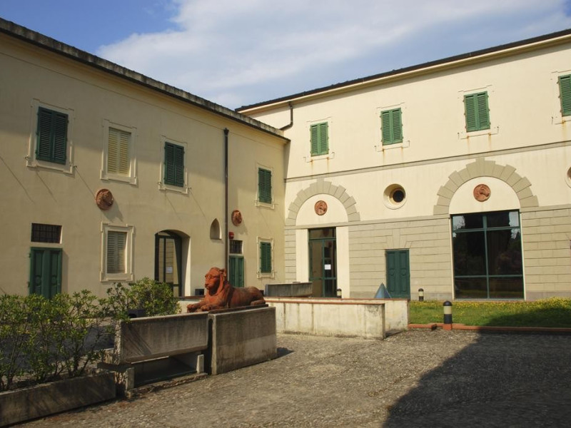 Villa Strozzi: scuderie