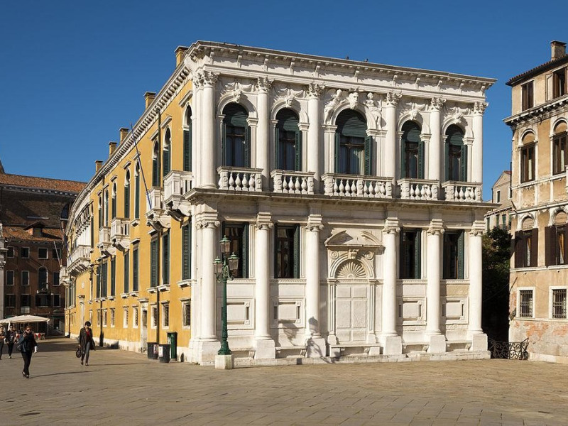Palazzo Loredan in Campo Santo Stefano Palazzo Loredan in Campo Santo Stefano