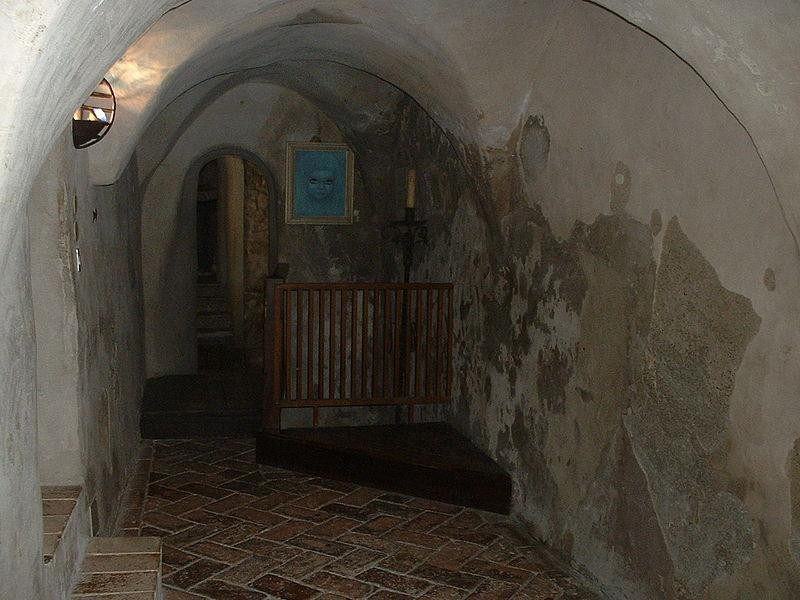 Castello di Montebello: corridoio di azzurrina