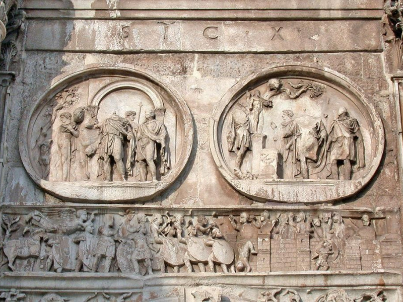 Arco di Costantino: tondi adrianei Arco di Costantino: tondi adrianei