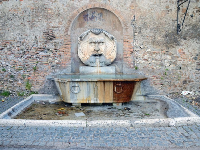 Giardino degli Aranci: fontana del mascherone Giardino degli Aranci: fontana del mascherone