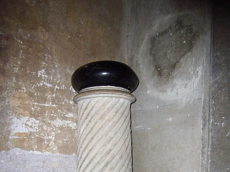 Basilica di Santa Sabina: lapis diaboli