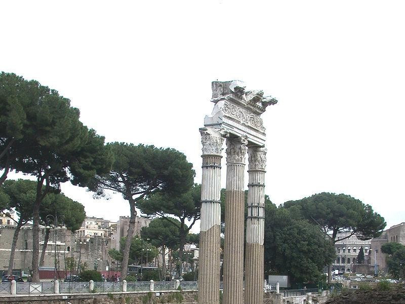 Fori Imperiali: foro di cesare Fori Imperiali: foro di cesare