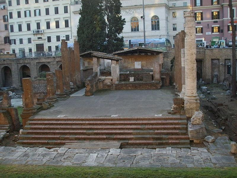 Largo di Torre Argentina: tempio a