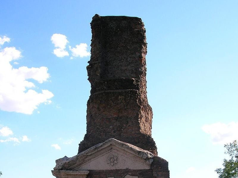 Parco Regionale dell'Appia antica: tomba di famiglia