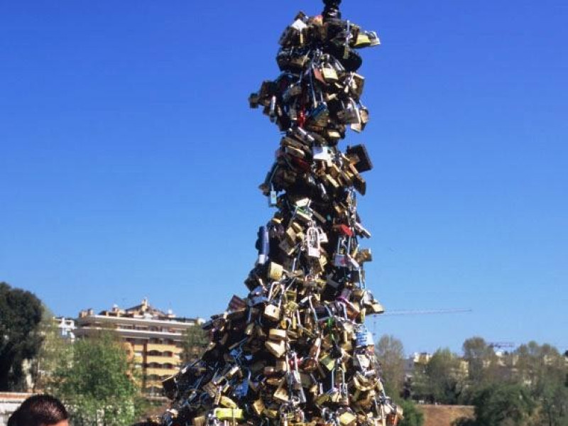 Ponte Milvio: tradizione dei lucchetti