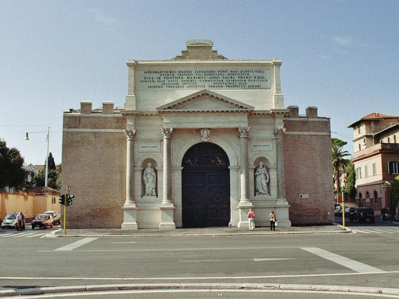 Porta Pia: facciata esterna