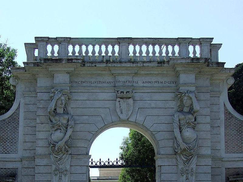 Villa Celimontana: portale monumentale