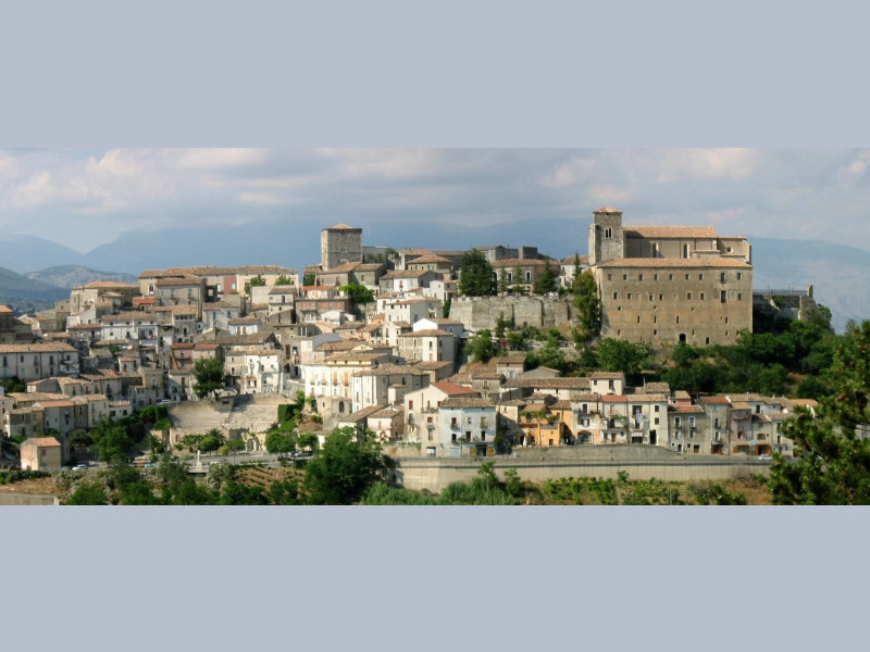Immagine descrittiva - https://commons.wikimedia.org/wiki/Category:Altomonte?uselang=it#/media/File:Altomonte_Panorama.jpg Immagine descrittiva - https://commons.wikimedia.org/wiki/Category:Altomonte?uselang=it#/media/File:Altomonte_Panorama.jpg