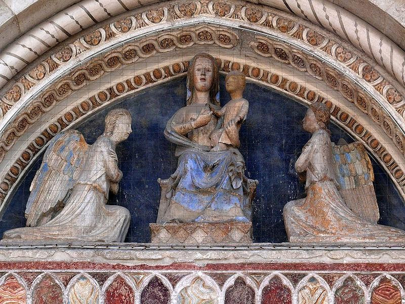Immagine descrittiva - https://commons.wikimedia.org/wiki/Category:San_Benedetto_(Norcia)?uselang=it#/media/File:Norcia_benedetto_gate.jpg Immagine descrittiva - https://commons.wikimedia.org/wiki/Category:San_Benedetto_(Norcia)?uselang=it#/media/File:Norcia_benedetto_gate.jpg