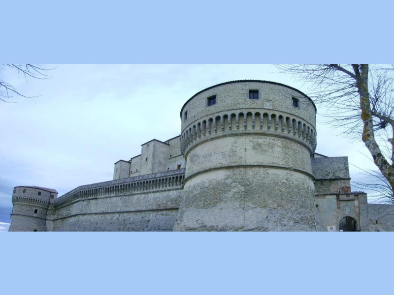 Immagine descrittiva - https://it.wikipedia.org/wiki/Forte_di_San_Leo#/media/File:Forte_di_San_Leo.JPG Immagine descrittiva - https://it.wikipedia.org/wiki/Forte_di_San_Leo#/media/File:Forte_di_San_Leo.JPG