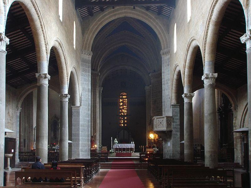 Immagine descrittiva - https://it.wikipedia.org/wiki/Chiesa_di_Sant%27Andrea_(Orvieto)#/media/File:Orvieto_Chiesa_Sant_Andrea_aisle_view.jpg Immagine descrittiva - https://it.wikipedia.org/wiki/Chiesa_di_Sant%27Andrea_(Orvieto)#/media/File:Orvieto_Chiesa_Sant_Andrea_aisle_view.jpg