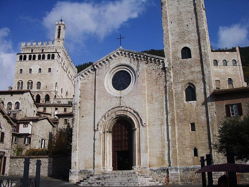 Immagine descrittiva - https://it.wikipedia.org/wiki/Gubbio#/media/File:Chiesa_S._Giovanni.JPG Immagine descrittiva - https://it.wikipedia.org/wiki/Gubbio#/media/File:Chiesa_S._Giovanni.JPG