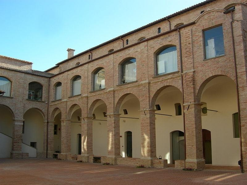 Immagine descrittiva - https://commons.wikimedia.org/wiki/User:Threecharlie Immagine descrittiva - https://commons.wikimedia.org/wiki/User:Threecharlie