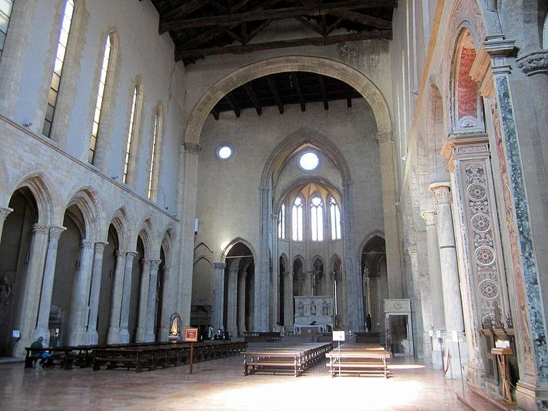 Immagine descrittiva - https://it.wikipedia.org/wiki/Basilica_di_San_Lorenzo_Maggiore#/media/File:Napoli_-_Basilica_di_San_Lorenzo_Maggiore_interno.JPG