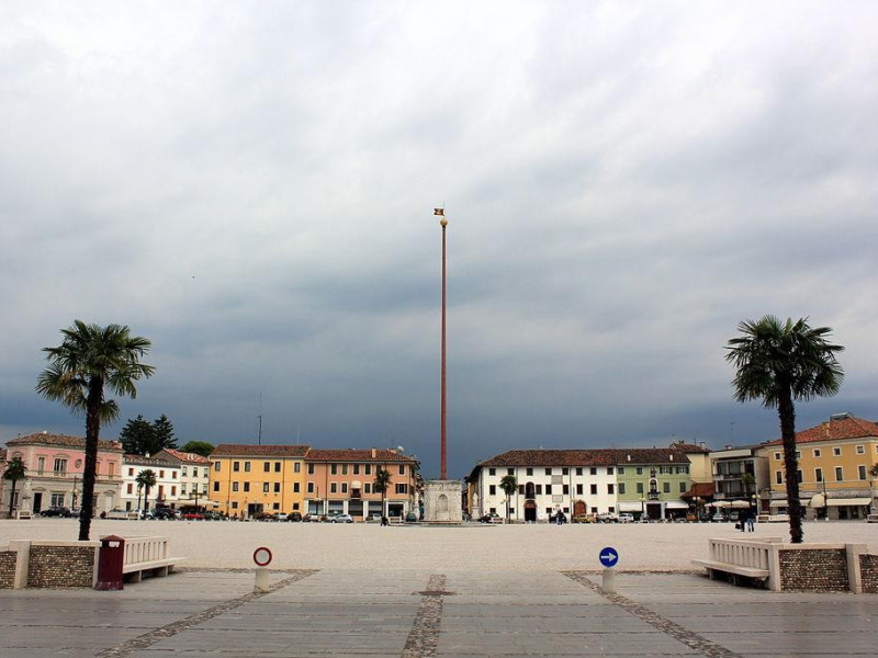 Immagine descrittiva - https://commons.wikimedia.org/wiki/Category:Piazza_Grande_(Palmanova)?uselang=it#/media/File:Palmanova_Piazza_Grande_20100603.jpg
