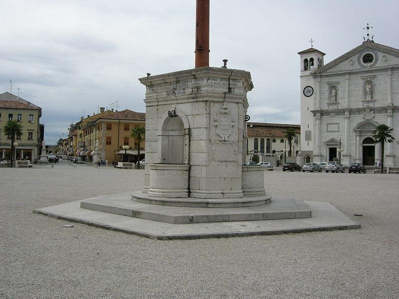 Immagine descrittiva - https://commons.wikimedia.org/wiki/Category:Piazza_Grande_(Palmanova)?uselang=it#/media/File:Palmanova,_piazza_grande_07.JPG