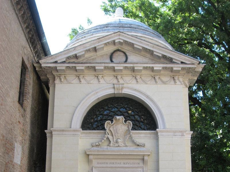 Immagine descrittiva - https://it.wikipedia.org/wiki/Tomba_di_Dante#/media/File:Dantes_tomb_ravenna.jpg Immagine descrittiva - https://it.wikipedia.org/wiki/Tomba_di_Dante#/media/File:Dantes_tomb_ravenna.jpg