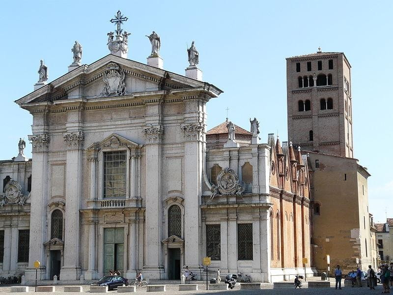 Immagine descrittiva - https://it.wikipedia.org/wiki/Duomo_di_Mantova#/media/File:Mantova-piazza_sordello6.jpg Immagine descrittiva - https://it.wikipedia.org/wiki/Duomo_di_Mantova#/media/File:Mantova-piazza_sordello6.jpg