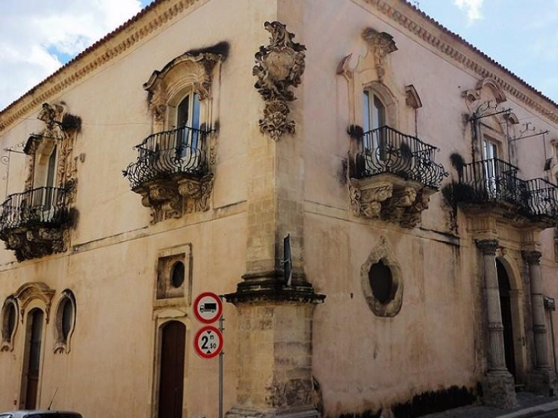 Immagine descrittiva - http://www.ragusaospitalitadiffusa.it/go/museo-palazzo-zacco/ Immagine descrittiva - http://www.ragusaospitalitadiffusa.it/go/museo-palazzo-zacco/
