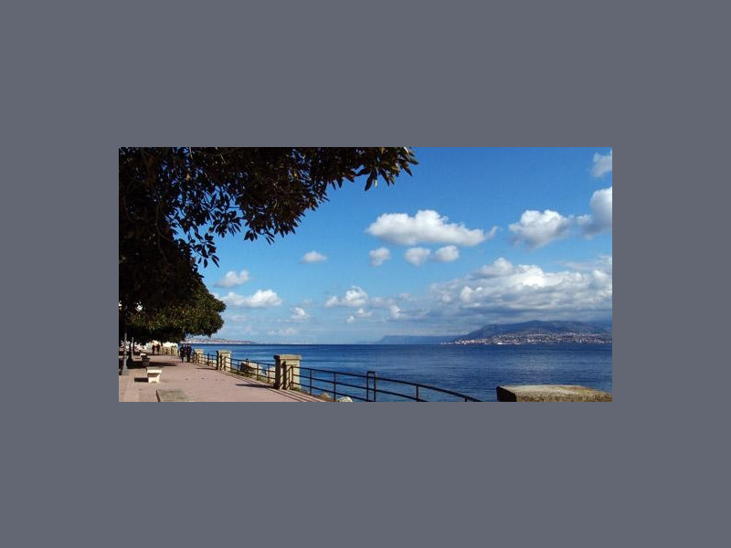 Immagine descrittiva - http://www.colapisci.it/Cola-AltriAmici/uccio/foto/miraggioponte/passeggiata.jpg