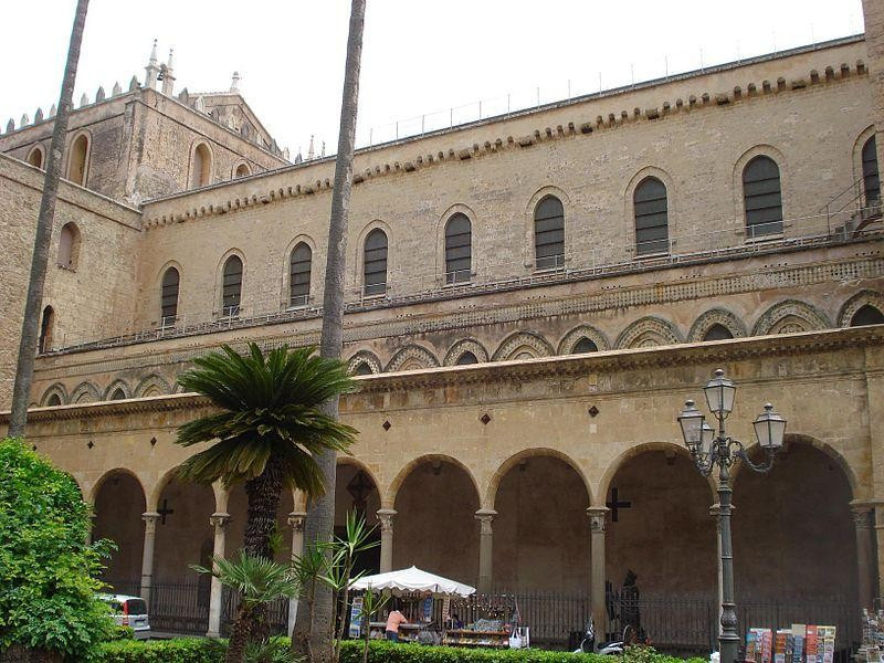Immagine descrittiva - https://it.wikipedia.org/wiki/Duomo_di_Monreale#/media/File:Monreale_photo_ru_Sibeaster06.jpg Immagine descrittiva - https://it.wikipedia.org/wiki/Duomo_di_Monreale#/media/File:Monreale_photo_ru_Sibeaster06.jpg